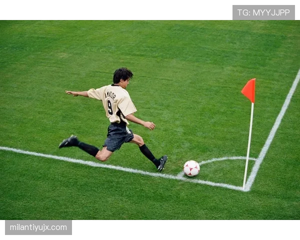 裁判为何举手示意间接任意球？规则拆解关键细节