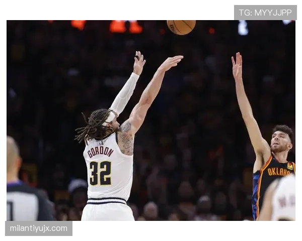 切特·霍姆格伦通过挡拆创造空间提升球队三分效率明显